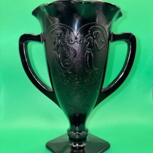 Black Trophy Vase with Elegant Design